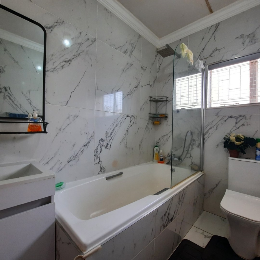 2 Bedroom Property for Sale in Langenhovenpark Free State